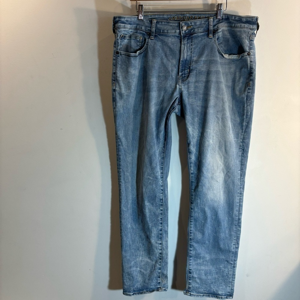 AMERICAN EAGLE Sz 38 x 32” Slim Straight Mid-Wash Splatter Colourway Zipper